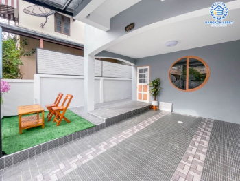 *****ทาวน์เฮ้าส์มือสองย่านกรุงเทพฯ ม.เค.ซี. คลัสเตอร์ รามอินทรา #หลังมุม เนื้อที่กว้างถึง 23 ตร.ว. ฟังก์ชัน 3 ห้องนอน 2 ห้องน้ำ 1 ที่จอดรถ บ้านสภาพสวย พร้อมเข้าอยู่ บนทำเลแห่งการเดินทาง เชื่อมต่อถ.หทัยราษฎร์, ถ.กาญจนาภิเษก, ถ.ศรีนครินทร์, ถ.รามคำแหง ใกล้แฟชั่นไอส์แลนด์